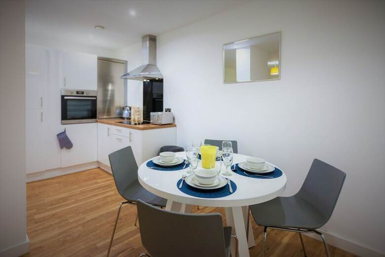 Beautiful Apartments In Media City
