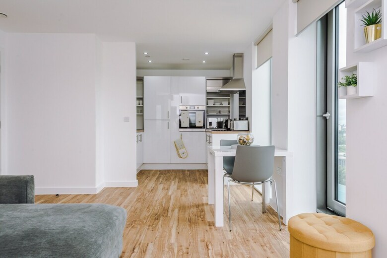 Beautiful Apartments In Media City