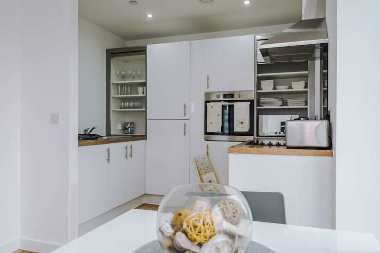 Beautiful Apartments In Media City