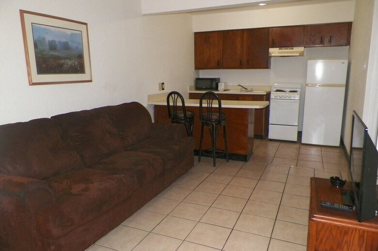 Hotel Amerihome Inn & Suites