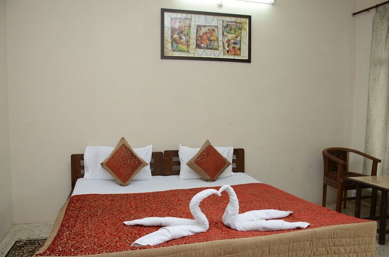 Hotel Lake Retreat Bhimtal