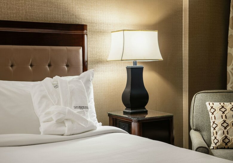 Cambridge Red Deer Hotel & Conference