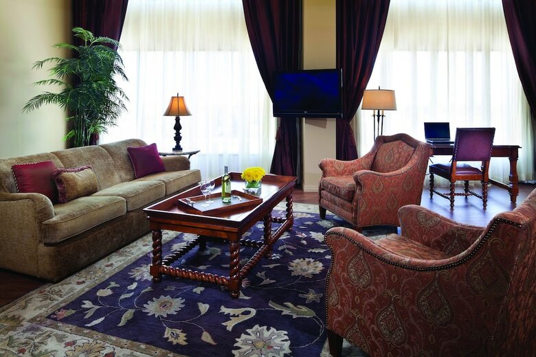 Cambridge Red Deer Hotel & Conference