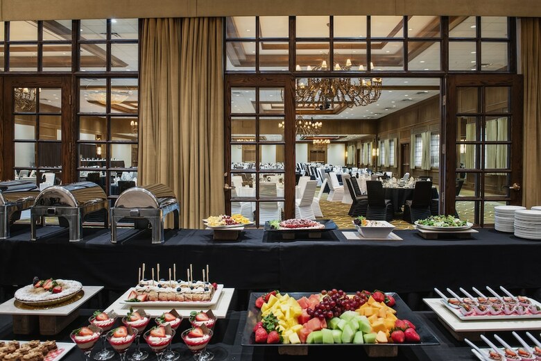 Cambridge Red Deer Hotel & Conference