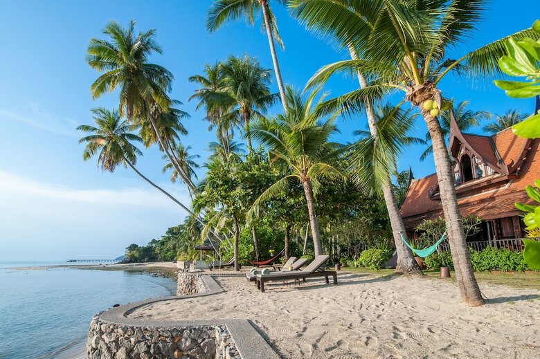 Stylish & Authentic Thai House Right On The Beach!
