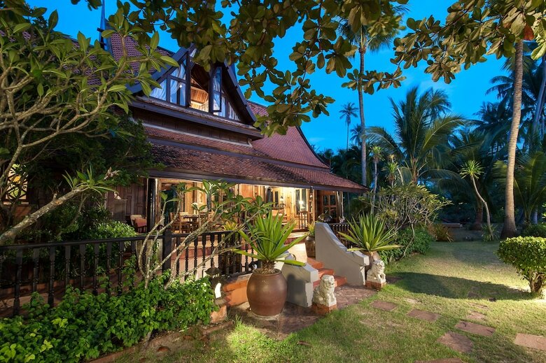 Stylish & Authentic Thai House Right On The Beach!