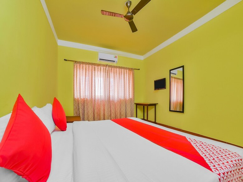 Hotel Oyo 28321 Nirvaah Calangute Beach Front