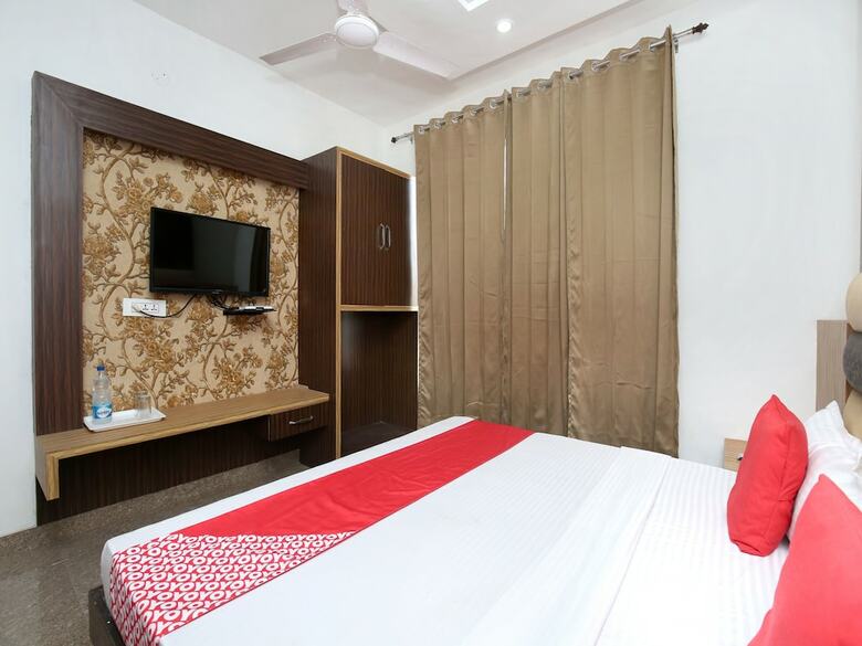 Oyo 15863 Hotel Royal Vij