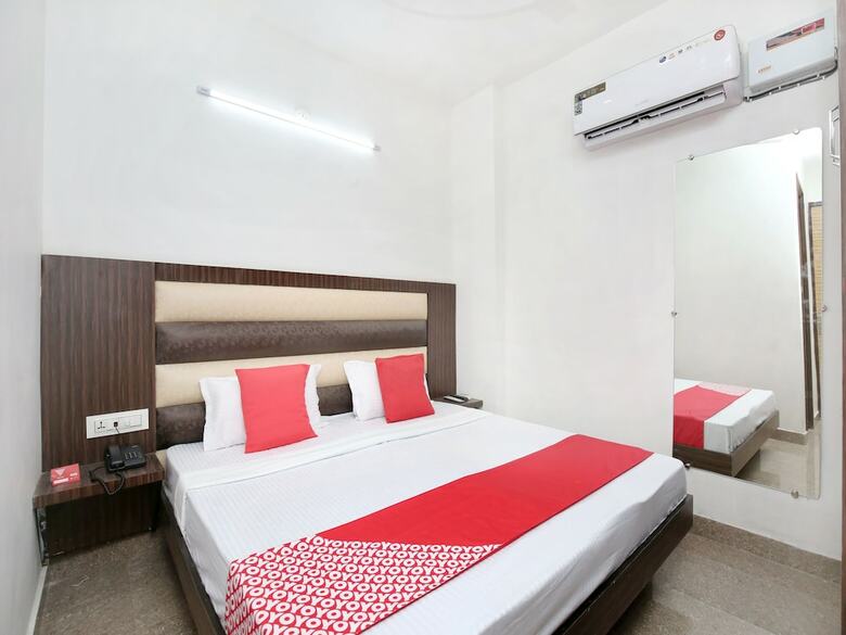 Oyo 15863 Hotel Royal Vij