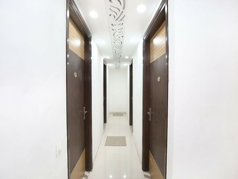 Oyo 15863 Hotel Royal Vij