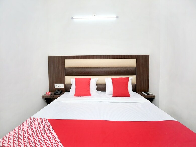 Oyo 15863 Hotel Royal Vij