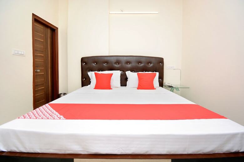 Oyo 22993 Hotel Ozas Grand