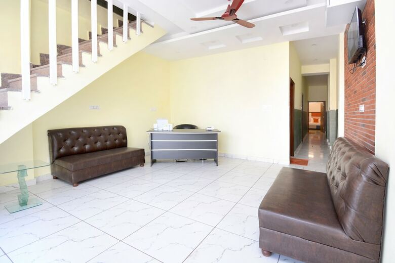 Oyo 22993 Hotel Ozas Grand