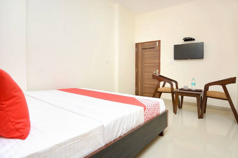 Oyo 22993 Hotel Ozas Grand