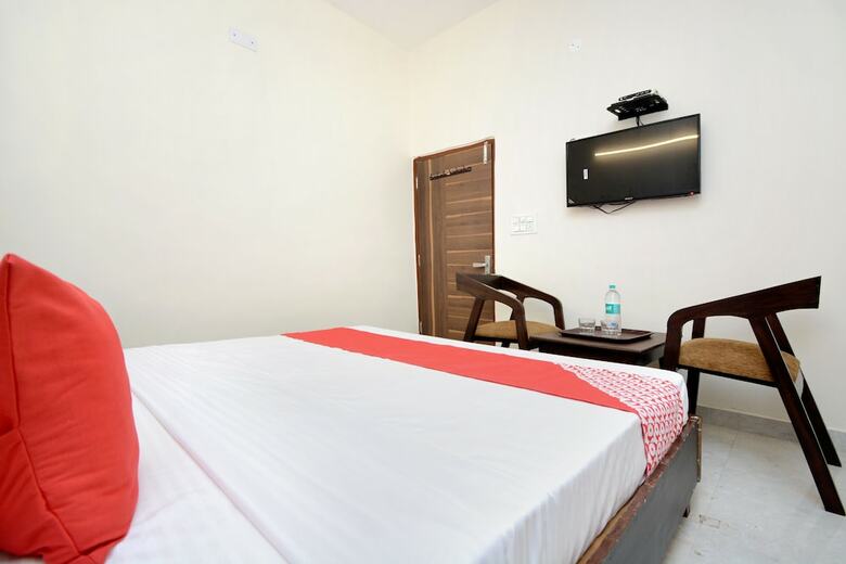 Oyo 22993 Hotel Ozas Grand