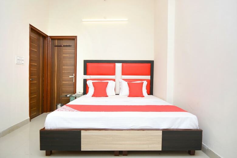 Oyo 22993 Hotel Ozas Grand