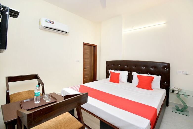 Oyo 22993 Hotel Ozas Grand
