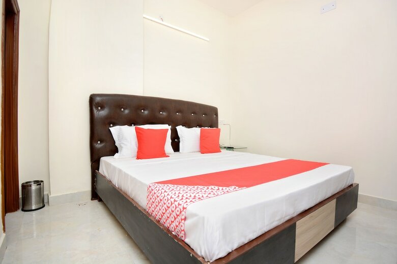 Oyo 22993 Hotel Ozas Grand