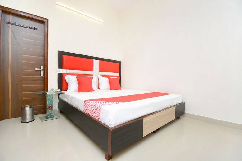 Oyo 22993 Hotel Ozas Grand