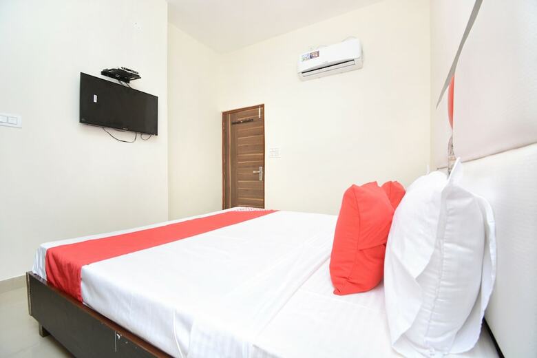 Oyo 22993 Hotel Ozas Grand