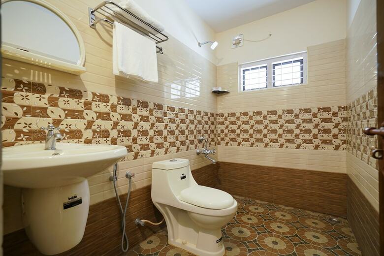 Hotel Oyo 15548 Mackal Residency