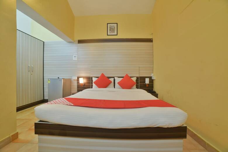 Oyo 30128 Reddy's Hotel