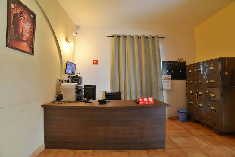 Oyo 30128 Reddy's Hotel