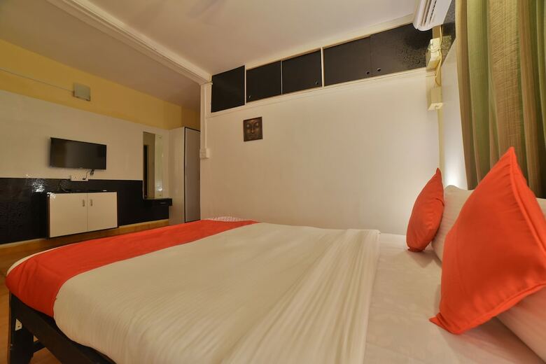 Oyo 30128 Reddy's Hotel