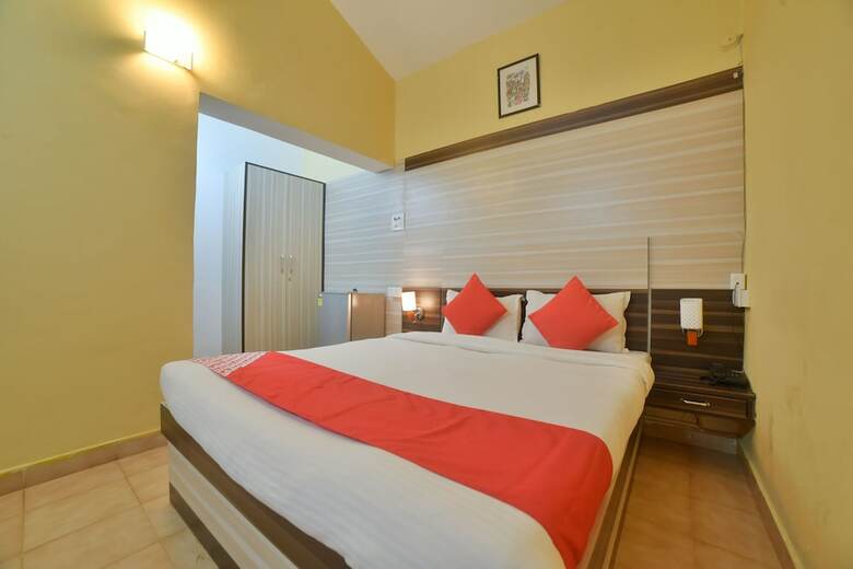 Oyo 30128 Reddy's Hotel