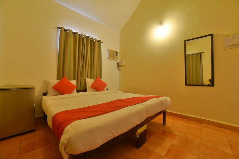 Oyo 30128 Reddy's Hotel