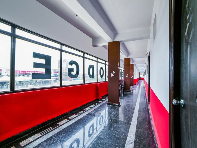 Hotel Oyo 18407 Noble Lodge