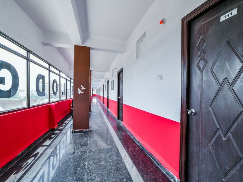 Hotel Oyo 18407 Noble Lodge