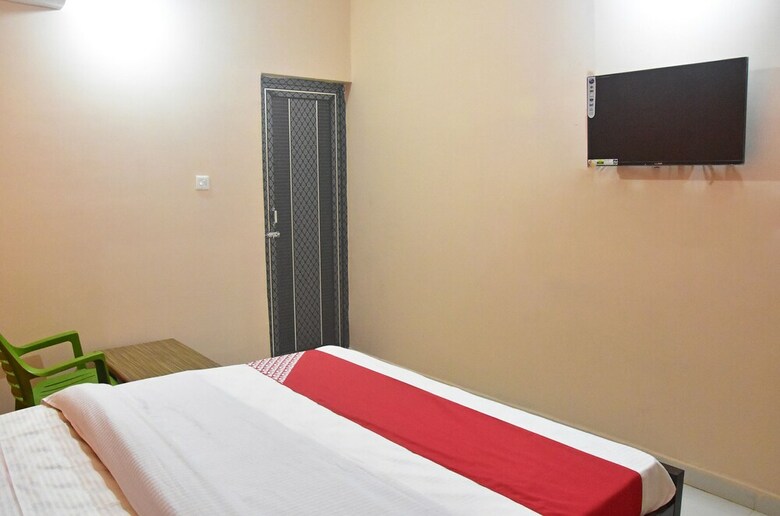 Hotel Oyo 24739 Ap Guest House