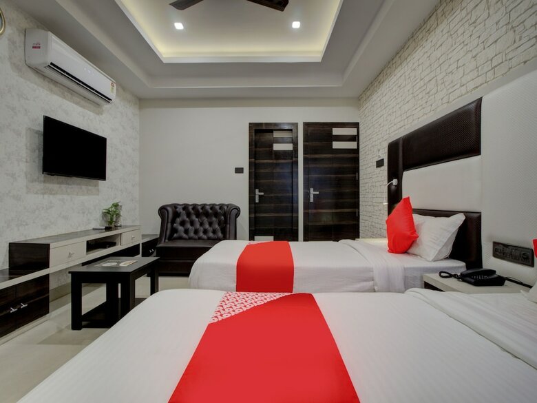 Hotel Oyo 15433 Bmg Residency