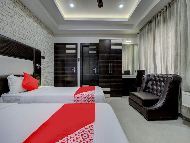 Hotel Oyo 15433 Bmg Residency