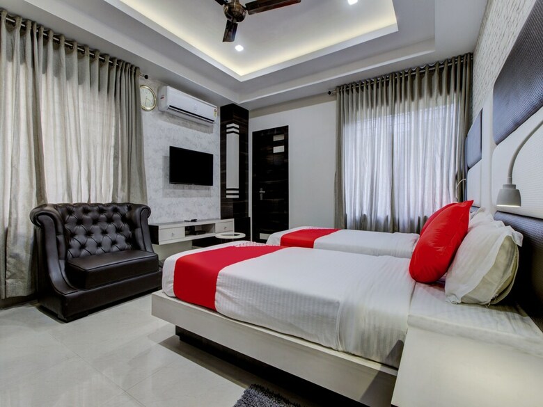 Hotel Oyo 15433 Bmg Residency