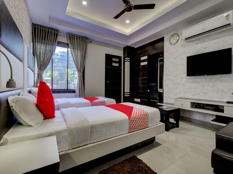 Hotel Oyo 15433 Bmg Residency