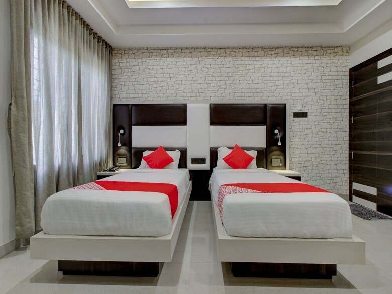 Hotel Oyo 15433 Bmg Residency