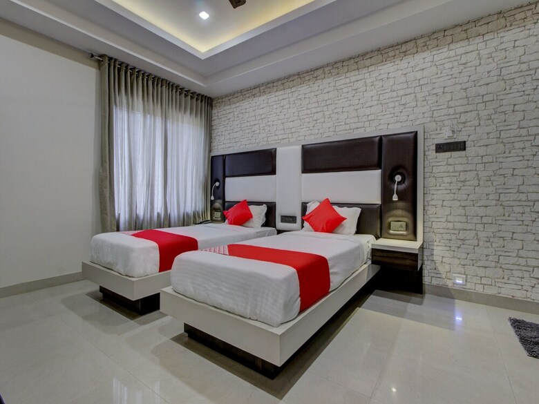 Hotel Oyo 15433 Bmg Residency