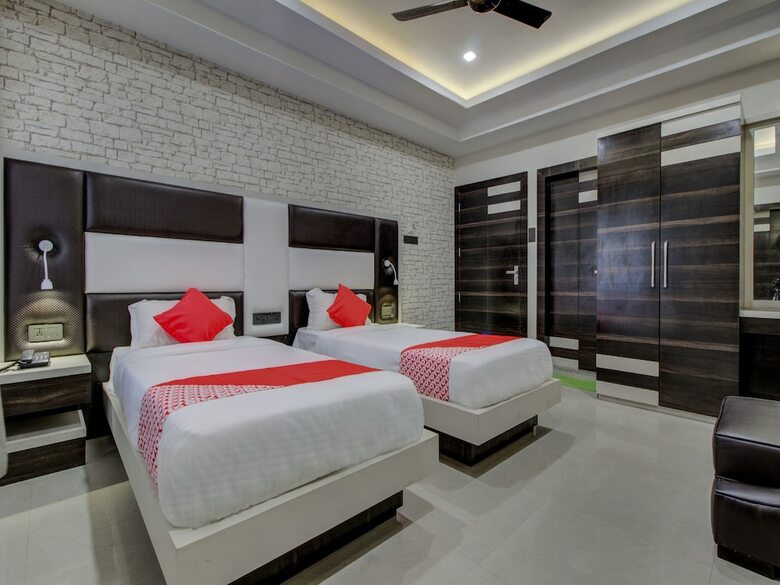 Hotel Oyo 15433 Bmg Residency