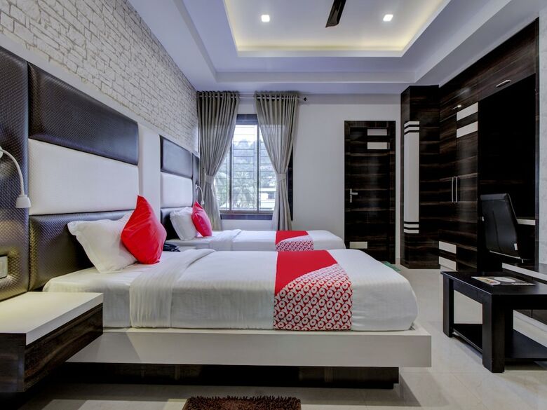 Hotel Oyo 15433 Bmg Residency