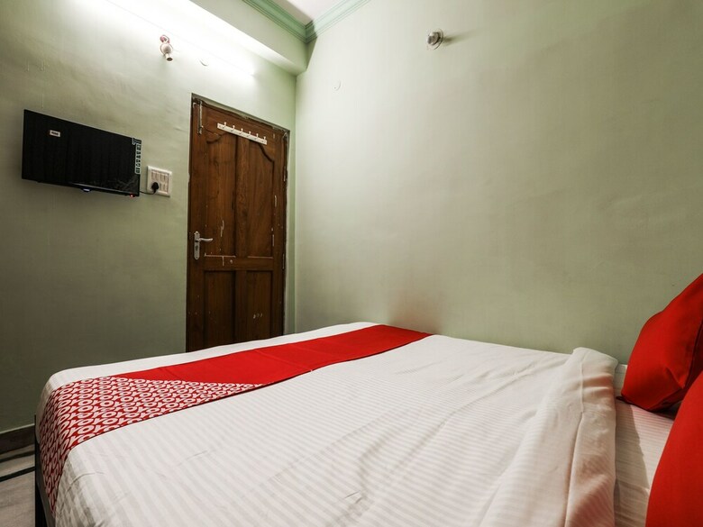 Hotel Oyo 16135 Krupa Service Apartment