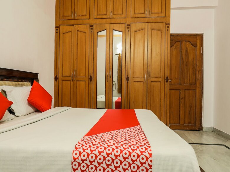 Hotel Oyo 16135 Krupa Service Apartment
