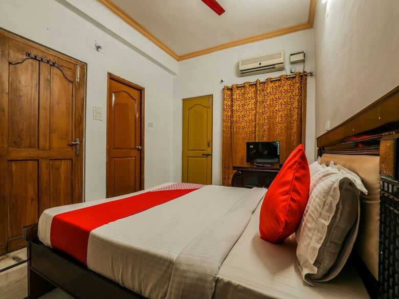 Hotel Oyo 16135 Krupa Service Apartment