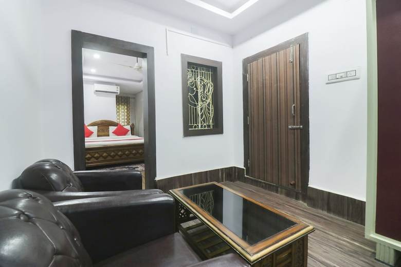 Oyo 18658 Hotel Royal Green