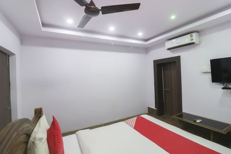 Oyo 18658 Hotel Royal Green