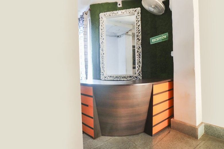 Oyo 18658 Hotel Royal Green