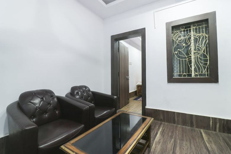 Oyo 18658 Hotel Royal Green