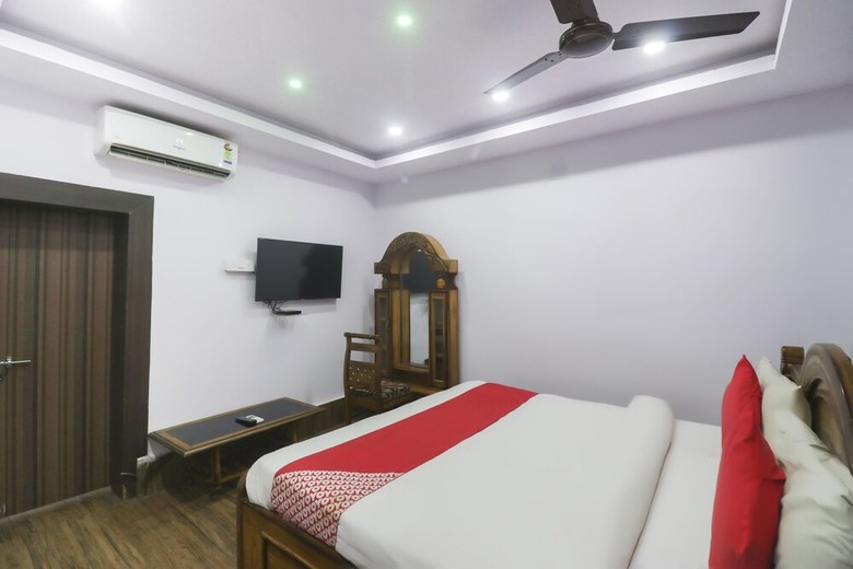 Oyo 18658 Hotel Royal Green