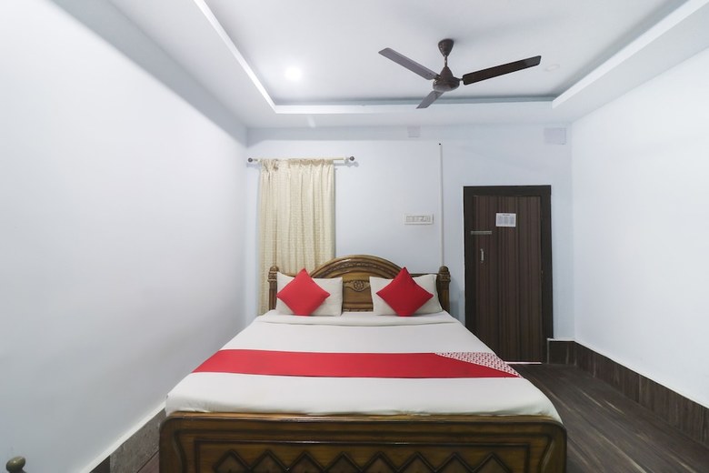 Oyo 18658 Hotel Royal Green